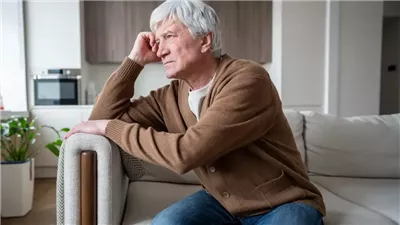 داء أجسام ليوي.. نوع من الخرف يتطور أسرع من الزهايمر وأبرز علاماته الميل وفقدان التوازن