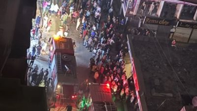 الحماية المدنية بالجيزة تسيطر على حريق بأحد العقارات في شارع المنشية بفيصل 