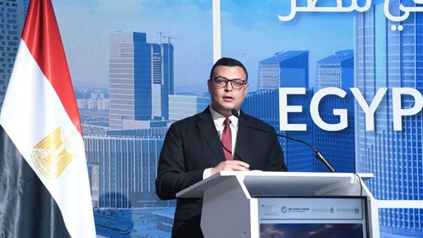 وزير الإسكان خلال