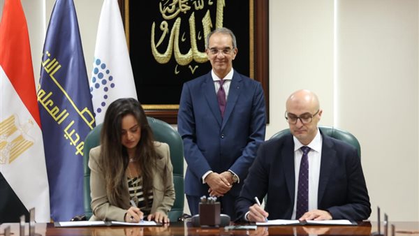 جانب من توقيع الاتفاقيات