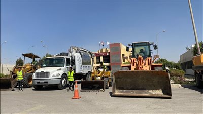 السويس تستعد لفصل الشتاء بتطهير مخرات السيول ومسارات تصريف مياه الأمطار