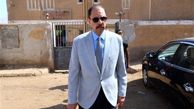 هو شغال إيه؟ محافظ سوهاج يُحيل مسؤول النظافة بقرية أبار الوقف للتحقيق بسبب تدني مستوى النظافة