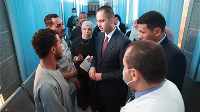 إحالة أطقم الاستقبال والطوارئ وجميع المتغيبين عن العمل بدون إذن للتحقيق بمستشفى القاهرة الجديدة