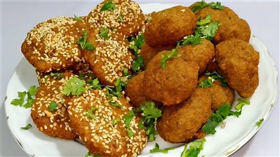 طريقة عمل الطعمية بالفول المدشوش.. أخطاء تجعل العجينة تتفتت عند القلي