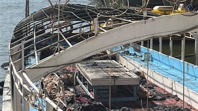 السيطرة على حريق نشب في مركب نيلي أسفل كوبرى عباس بالمنيل