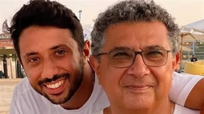 يوسف الكدواني عن علاقته بوالده: أب حكيم زي ما بيظهر للجمهور.. ودايمًا بيدعمني