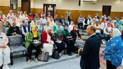 تقييمات الطلاب وآليات سد العجز بمواد اللغات على طاولة اجتماع مدير تعليم الإسكندرية مع مديري المدارس