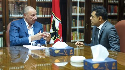 محمود الخطيب يستقبل عددا من المرشحين المحتملين لخوض انتخابات الأهلي