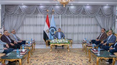 وزير الدولة للإنتاج الحربي يتابع سير العملية الإنتاجية بمصنع إنتاج وإصلاح المدرعات