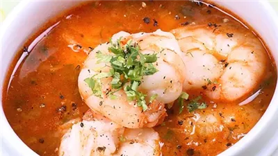 طريقة عمل الجمبري شوربة.. في أي خطوة توضع كريمة الطبخ؟