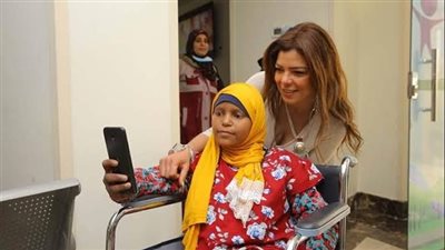 ضمن مبادرة إنسانية.. ناهد السباعي تدعم محاربات أورام الثدي في الأقصر