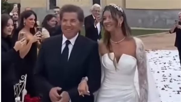 وليد توفيق يحتفل