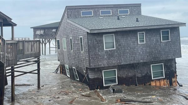 انهيار 6 منازل في