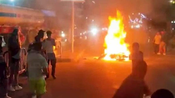 النيران تلتهم دراجة