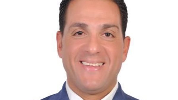 الدكتور أحمد راغب