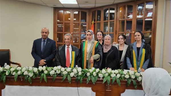 الباحثة ولجنة التحكيم