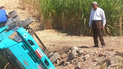 انقلاب سيارة نقل محملة بالقصب في طهطا بسوهاج دون إصابات