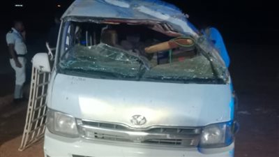 إصابة 9 أشخاص إثر انقلاب ميكروباص بالطريق الصحراوي الغربي في أسوان