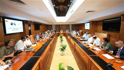 محافظ أسيوط يترأس اجتماعا لمتابعة مشروعات حياة كريمة: لا تهاون مع أي تقصير