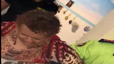 الداخلية تستجيب لاستغاثة مسنة غير قادرة على الحركة لنقلها إلى المستشفى لتلقي العلاج