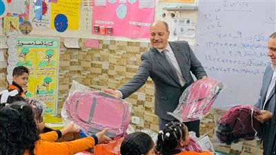 برعاية البابا تواضروس.. مديرية تعليم الإسكندرية توزع شنطًا بالمجان على طلاب المدارس 