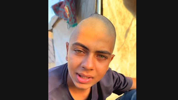 شاب فلسطيني يستغيث