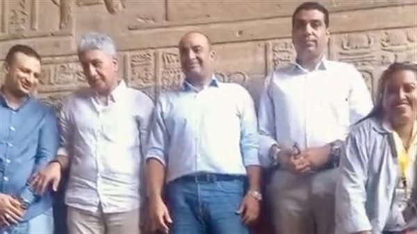 وزير السياحة على