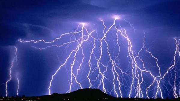 عاصفة رعدية 