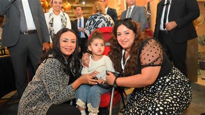 وزيرة التضامن تتفقد جناح صندوق دعم الصناعات الريفية والبيئية المشارك بمعرض تراثنا| صور