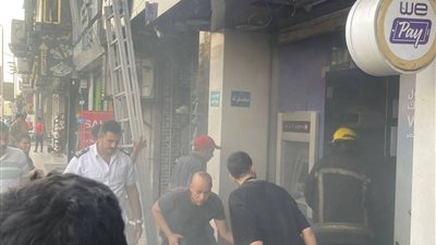 السيطرة على حريق فرع شركة we بمنطقة الألف مسكن بجسر السويس