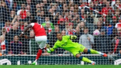 الدوري الإنجليزي| أرسنال يفوز على وست هام.. ومانشستر يونايتد يعود للانتصارات من بوابة سندرلاند