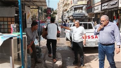 رئيس حي السلام أول يقود حملة مكبرة لإزالة الإشغالات بجسر السويس | صور