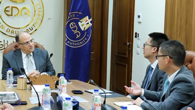 رئيس هيئة الدواء يبحث مشروعات التحول الرقمي للمنظومة الدوائية