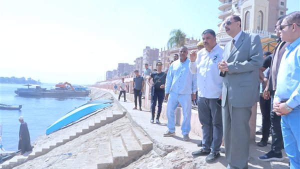 محافظ سوهاج على النيل