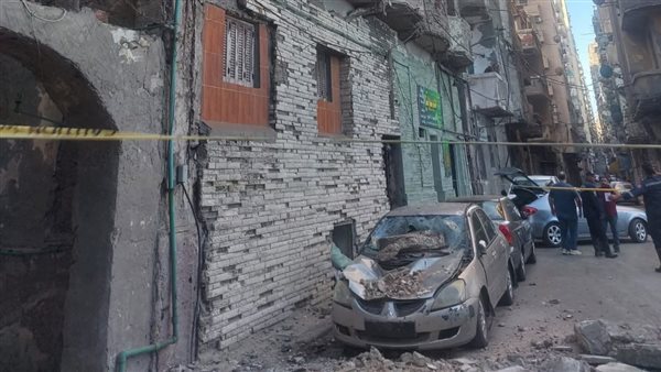 تحطم سيارة إثر انهيار