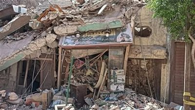 انهيار منزل خشبي قديم صادر له قرار إزالة في شارع مولد النبي بالزقازيق