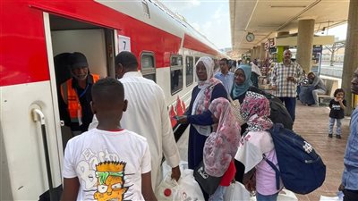 السكة الحديد تسير الرحلة الـ23 لقطارات العودة الطوعية للسودانيين إلى وطنهم | صور