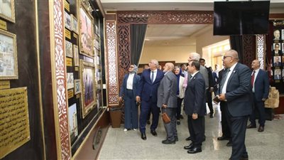 محافظ الوادي الجديد وضيوف احتفالية يوم الوفاء يتفقدون مجمع المصالح الحكومية للخدمات الذكية