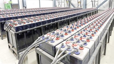 الكهرباء: إنشاء مصنع بطاريات ضخم لتخزين الطاقة قبل نهاية 2026