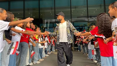 أنت الأفضل.. كواليس استقبال محمد صلاح بمطار القاهرة قبل انضمامه لمعسكر المنتخب