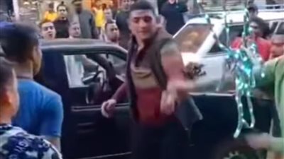 السجن سنة لمتهم بالتعدي على ضابط شرطة داخل سوبر ماركت في قنا