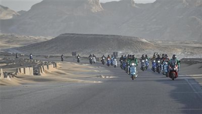بمشاركة 10 دول و49 دراجة نارية.. رالي تحدي عبور مصر يصل واحات الوادي الجديد|صور