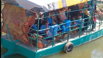 معدية بحبل لعبور الطلاب.. أهالي ميت نما بالقليوبية يطالبون بإنشاء كوبري مشاة أمام مجمع المدارس