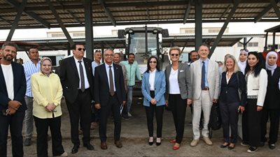 محافظ البحيرة وسفيرة الاتحاد الأوروبي تتفقدان المركز النموذجي للزراعة الآلية بدمنهور