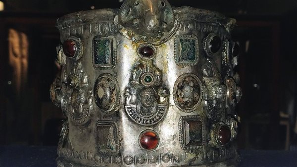 تاج بلانة الفضي