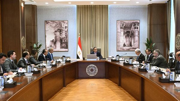 رئيس الوزراء يجتمع