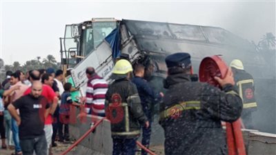 ننشر أسماء المصابين في حادث تصادم سيارتين واشتعالهما أعلى الطريق الإقليمي بالقليوبية
