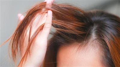 أسرار البنات للعناية بالشعر في الصيف.. اعرفي روتينك الخاص بحسب نوع شعرك