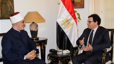 وزير الثقافة يستقبل مفتي الجمهورية لبحث تعزيز التعاون المشترك في نشر الوعي والفكر المستنير 