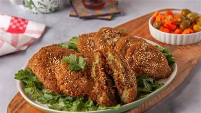 طريقة عمل الطعمية الهشة المحشية.. سر الحشوة المشطشطة في المطعم